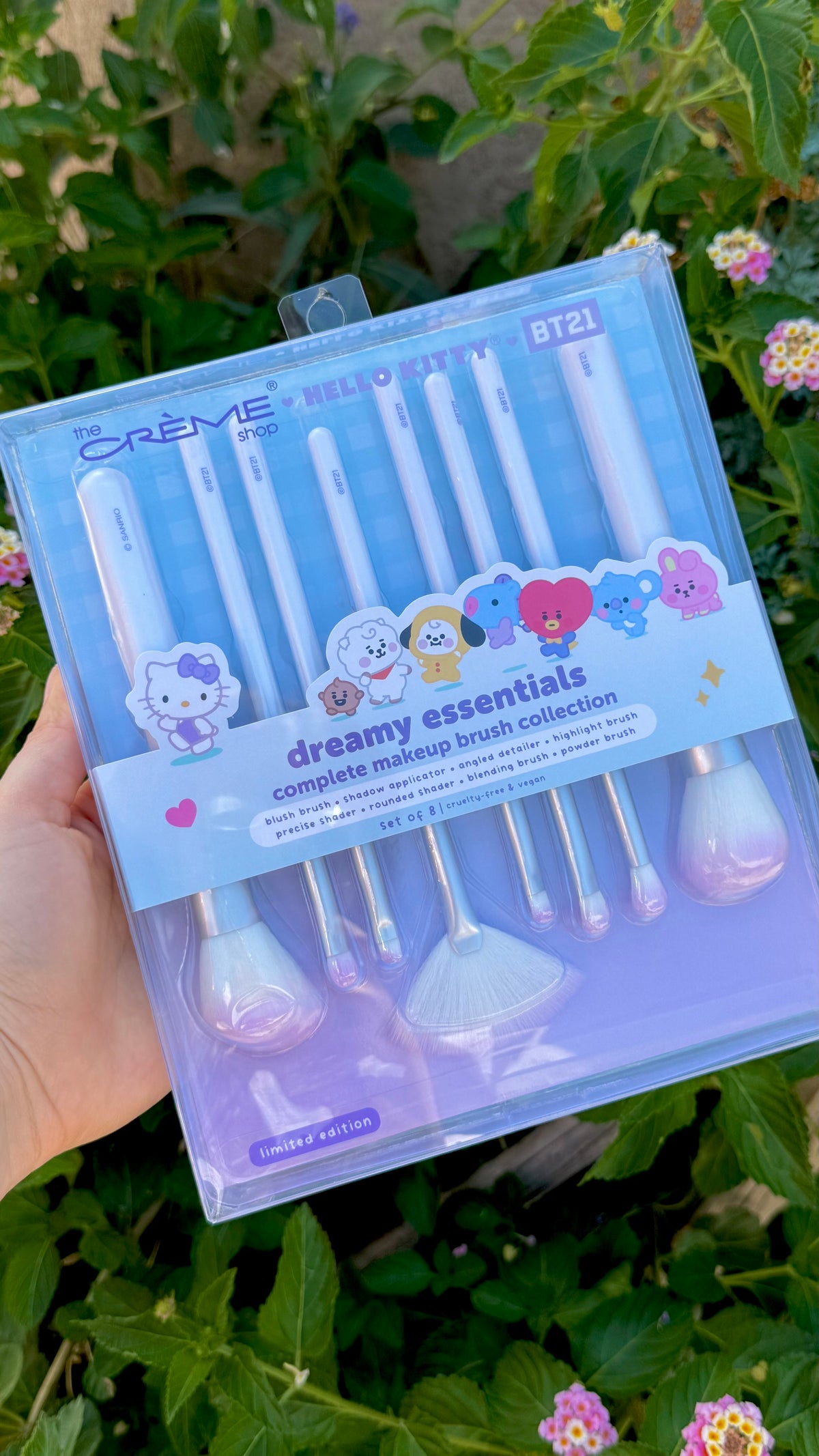 Set de 8 brochas de The Crème + Hello Kitty+ Bt21